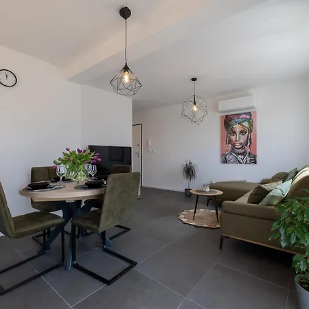 Maya & Tina Apartament Trogir